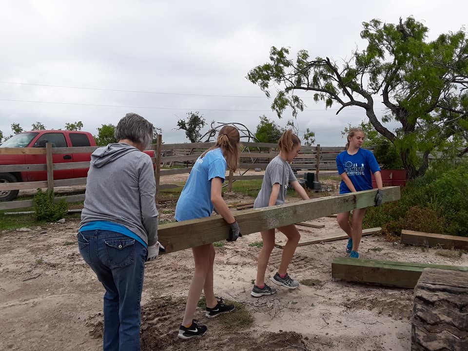 Saxe Gotha volunteers carrying a piece of wood